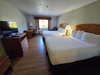 Deluxe Quadruple Room, 2 Queen Beds