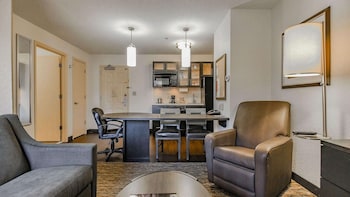 Suite, 1 Queen Bed, Accessible (Mobility Tub One Bedroom)