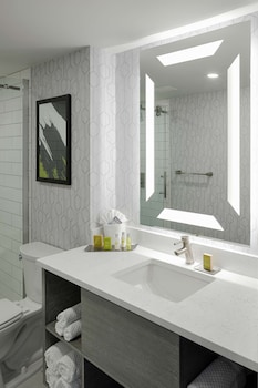 Suite, 1 King Bed