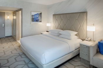 Room, 1 King Bed, Balcony