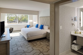 Deluxe Room, 1 King Bed