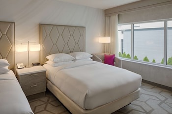 Room, 2 Queen Beds, Accessible, Bathtub (Mobility)