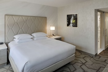Room, 1 King Bed, Accessible, Bathtub (Mobility)