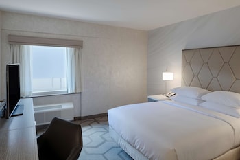 Room, 1 Queen Bed, Accessible (Mobility & Hearing, Roll-in Shower)