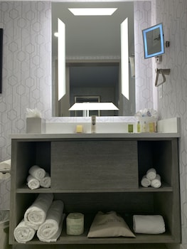 Premium Suite, 1 King Bed