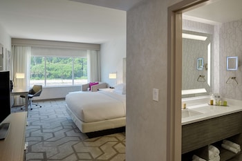 Suite, 1 King Bed (Kingsley)
