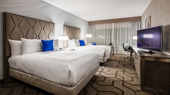 Room, 2 Queen Beds, Accessible, Bathtub (Mobility)