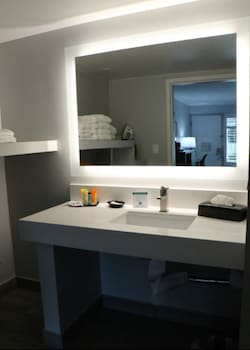 Standard Room, 1 King Bed, Accessible