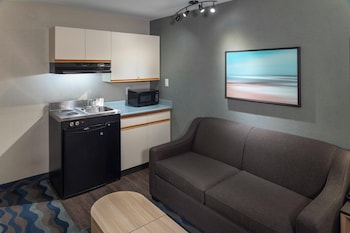 One Queen Bed Kitchenette
