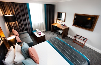 Standard Room, 1 Queen Bed with Sofa bed (Lounge Access)
