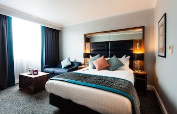 Standard Room, 1 Queen Bed with Sofa bed (Lounge Access)