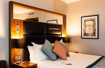 Standard Room, 1 Queen Bed, Accessible