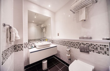 Standard Room, 1 Queen Bed with Sofa bed (Lounge Access)