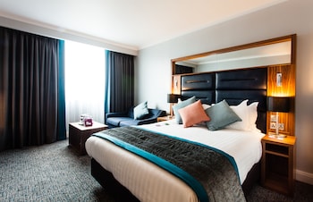 Standard Room, 1 Queen Bed with Sofa bed (Lounge Access)
