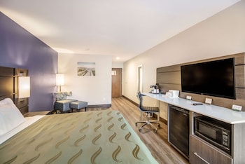 Room, 1 King Bed, Non Smoking, Jetted Tub (Upgraded)