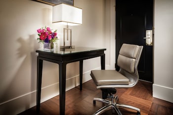 Room, 1 King Bed (Celebrity)
