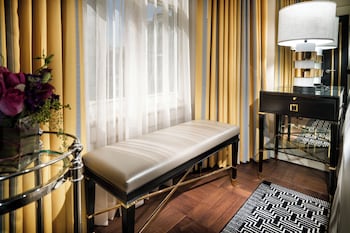 Room, 1 Queen Bed (Persona)