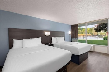 Room, 2 Queen Beds, Non Smoking