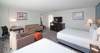 Suite, 2 Queen Beds (with Sofabed)