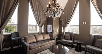 Suite, 1 King Bed, Non Smoking, Jetted Tub (Separate Living Room;with Sofabed)
