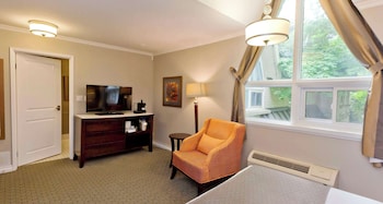 Deluxe Room, 1 Queen Bed, Accessible, Non Smoking