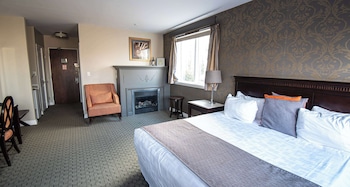 Standard Room, 1 King Bed, Fireplace, Corner (Larger Room)