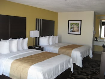 Economy Room, 2 Queen Beds, Smoking