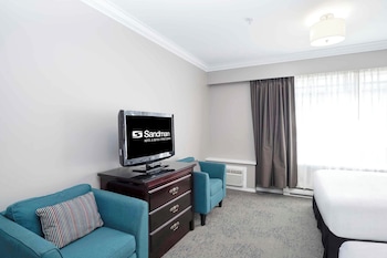 Studio Suite, 2 Queen Beds, Kitchen
