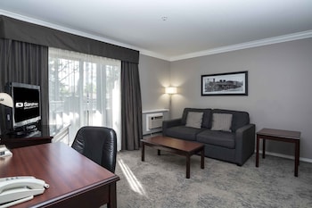 2 Bedroom Suite, 1 King, 1 Queen, Sofa Bed, Kitchen