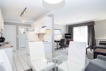 Suite, 1 King Bed with Sofa bed