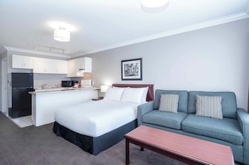 Studio, 1 Queen Bed with Sofa bed, Kitchen