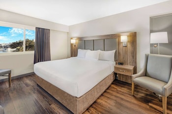 Deluxe Room, 1 King Bed, Kitchenette, Harbor View (with Kitchenette)