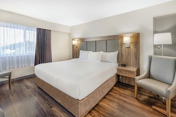 Deluxe Room, 1 King Bed, Kitchenette (Street View)