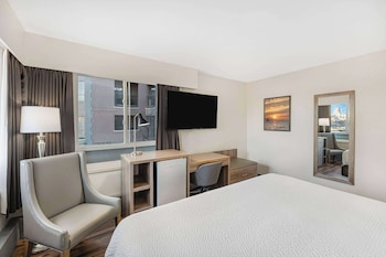 Standard Room, 1 King Bed, Harbor View