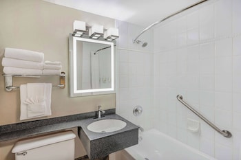Standard Room, 1 King Bed (Street View)