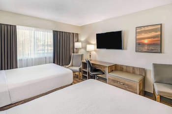 Deluxe Room, 2 Double Beds, Kitchenette (Street View)