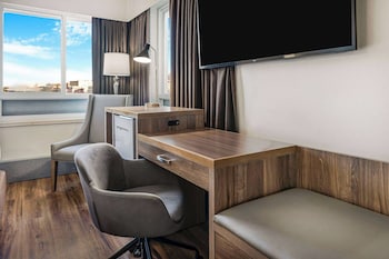 Standard Room, 1 Queen Bed, Harbor View
