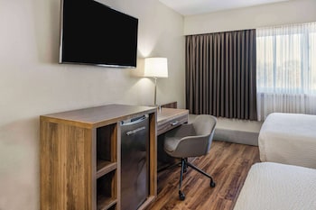 Standard Room, 2 Double Beds (Street View)