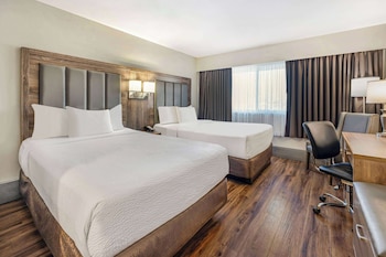 Deluxe Room, 2 Double Beds, Kitchenette (Street View)