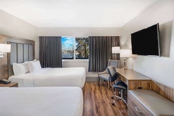 Deluxe Room, 2 Double Beds, Kitchenette, Harbor View (with Kitchenette)