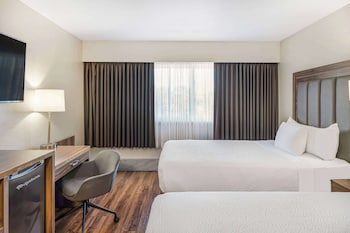 Deluxe Room, 2 Double Beds, Kitchenette (Street View)