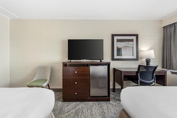 Standard Room, 2 Queen Beds, Non Smoking, Refrigerator