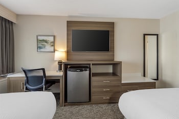 Executive Room, 2 Queen Beds, Non Smoking, Refrigerator & Microwave