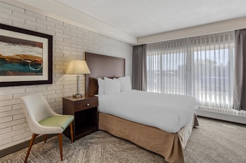 Standard Room, 1 Queen Bed, Non Smoking, Kitchenette