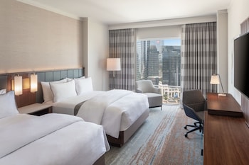 Club Room, 2 Queen Beds, City View