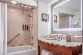 Room, 2 Queen Beds, City View