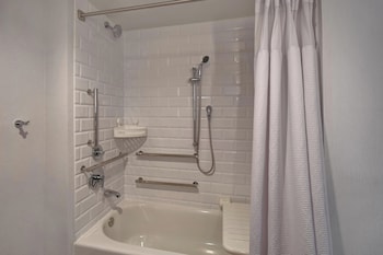 Room, 2 Queen Beds (Mobility/Hearing Accessible, Tub)