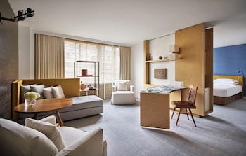 Junior Suite, 1 King Bed (High Floor)