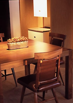 Executive Suite (Park)