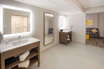 Suite, 1 King Bed, Non Smoking